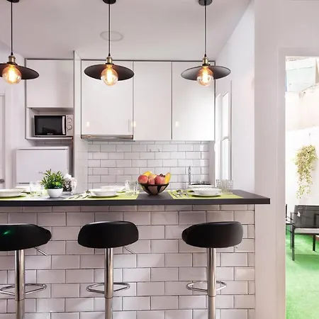 Cozy 3 Bed In The Heart Of Apartment *