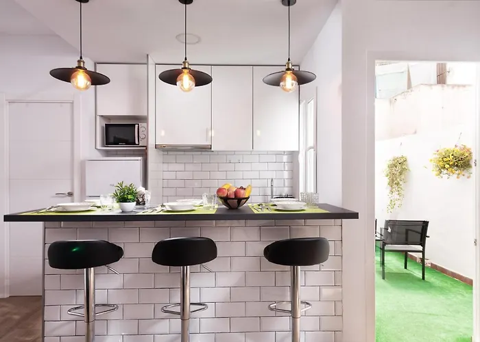 Cozy 3 Bed In The Heart Of Апартаменты *