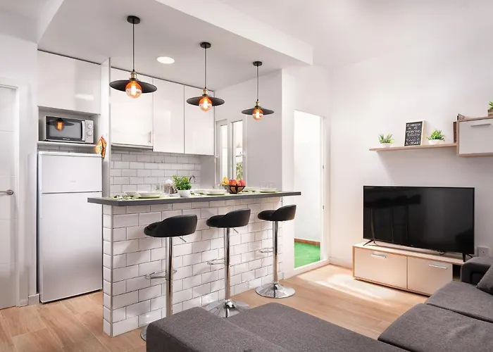 Cozy 3 Bed In The Heart Of Апартаменты