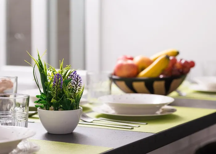 Cozy 3 Bed In The Heart Of Апартаменты *