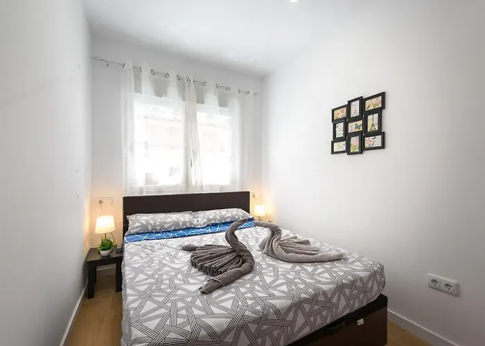 Cozy 3 Bed In The Heart Of Апартаменты