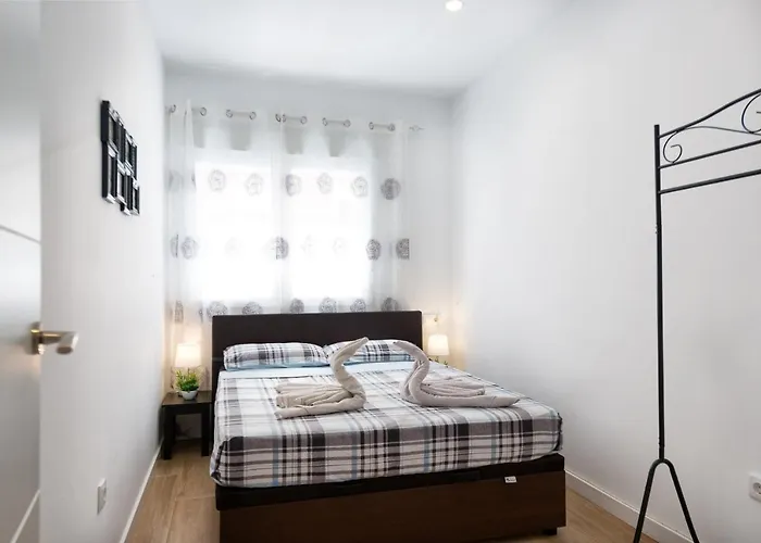 Апартаменты Cozy 3 Bed In The Heart Of *